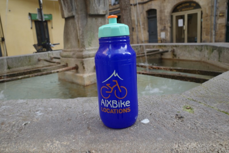 AixBike vous offre votre bidon à nos couleurs 