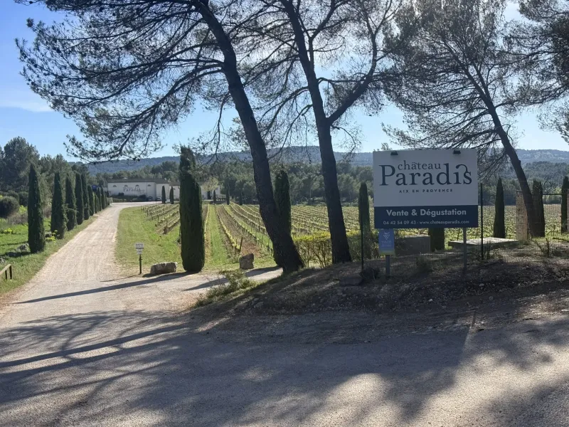 Entrée Chateau Paradis