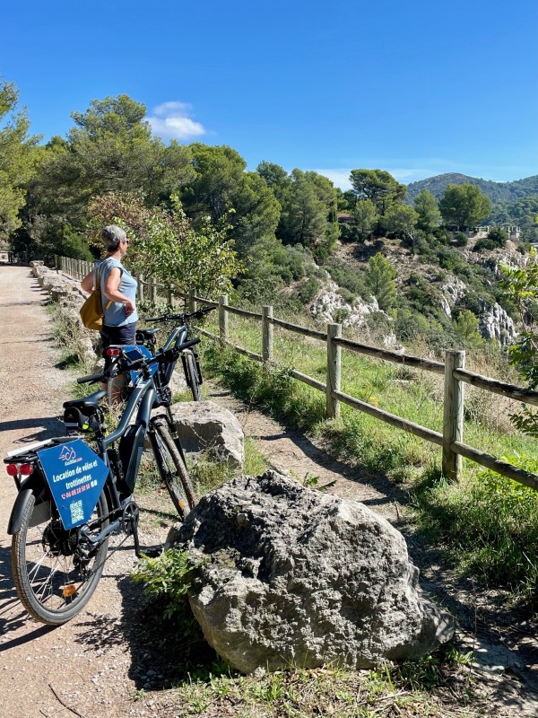 Robert et sa femme, un couple de Néo-Zélandais, Sur les chemins de la Sainte-Victoire.