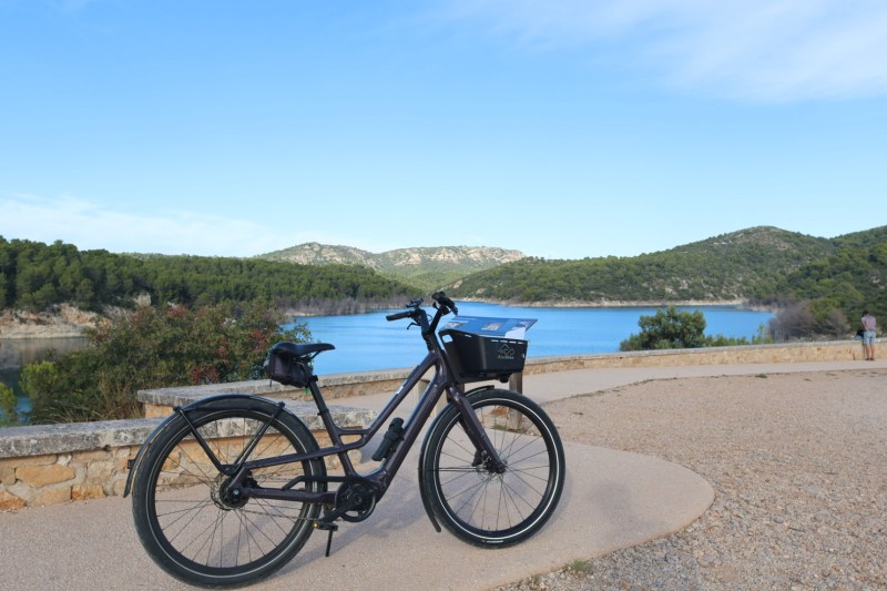 Location de vélo électrique tout terrain pour excursions en nature entre Aix-en-Provence, Sainte-Victoire et le pays d'Aubagne