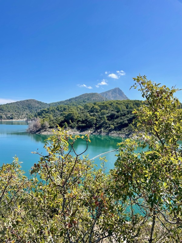 Robert et sa femme, un couple de Néo-Zélandais, Sur les chemins de la Sainte-Victoire.