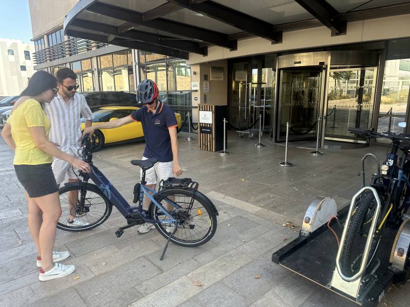 Location de vélos Nakamura avec livraison sur le lieu de travail à Aix en Provence . v