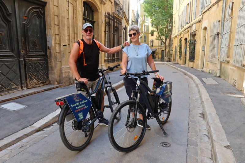 Robert et sa femme, un couple de Néo-Zélandais, Sur les chemins de la Sainte-Victoire.