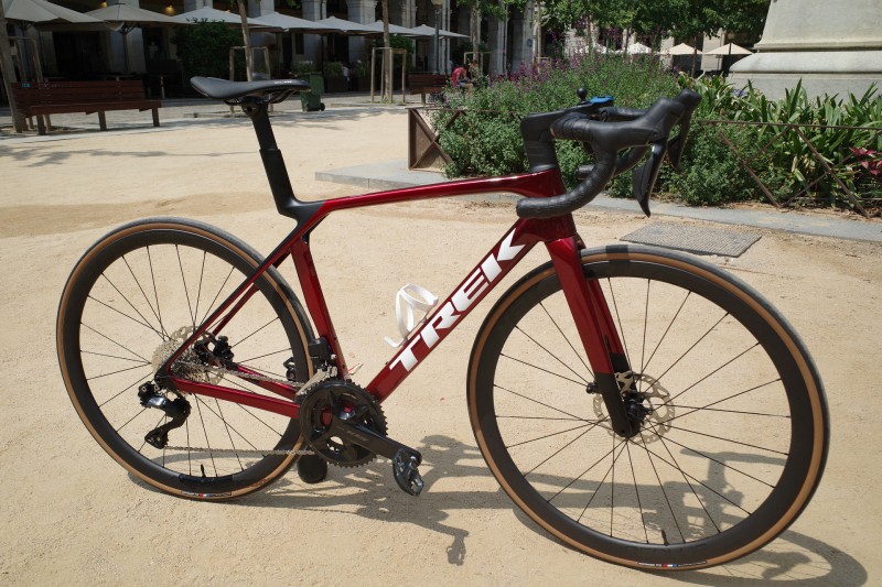Vélo de route Trek Madone SL6 – Aérodynamisme et vitesse à l’état pur