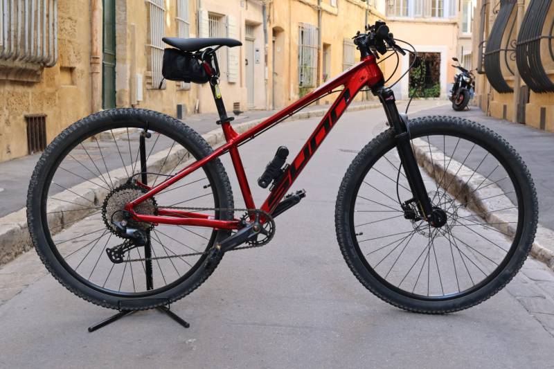 LOCATION DE VELO TOUT TERRAIN MUSCULAIRE A AIX EN PROVENCE