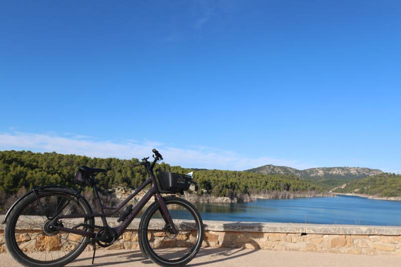 Aller découvrir  le Barrage de Bimont en vélo électrique