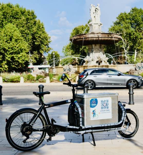 Prix pour louer une trottinette électrique pour visiter le centre ville d'Aix en Provence : Location avec casque et antivol inclus