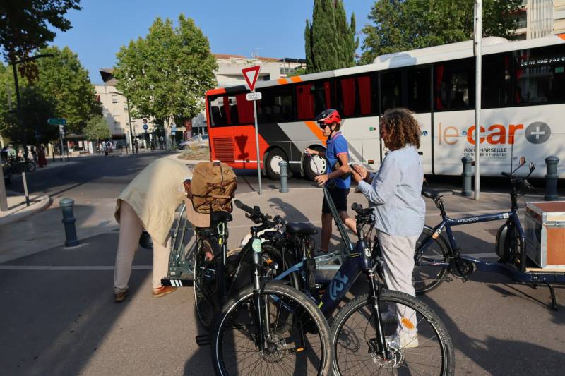 Un couple de britanniques attendu à la descente de leur navette