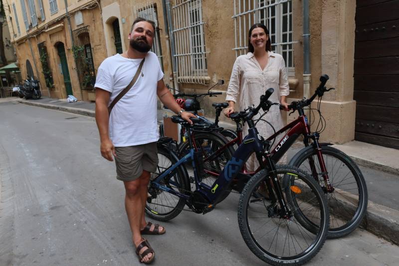 Un Couple de Canadiens conquis par nos vélos électriques
