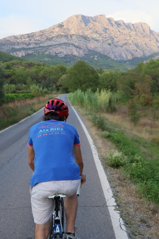 Quels sont les itinéraires conseillés à vélo au départ d'Aix-en-Provence?