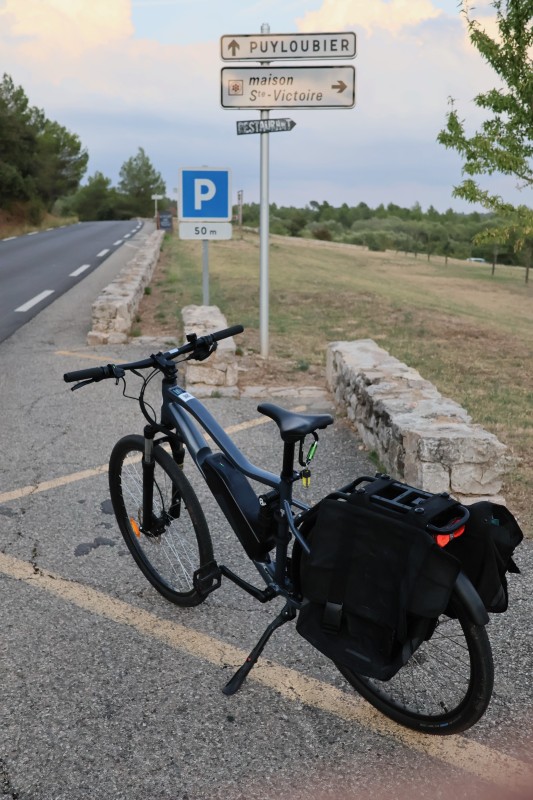 Location de vélo électrique pour circuits touristiques longue durée entre Aix-en-Provence, Venelles et Puyricard