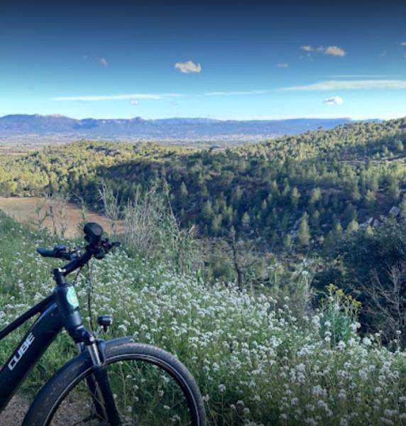 Manuel qui a fait le tour de la sainte Victoire en 4 heures avec nos vélos Tourings